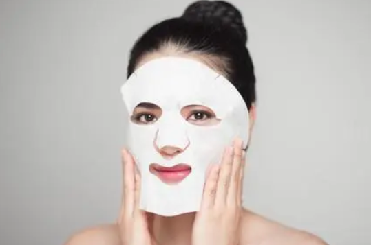 【关键词】：母乳检测仪 【联系方式】：133 7632 5592（微信同号） 【摘要】：母乳检测仪母乳的营养成分，母乳中含有乳铁蛋白、碳水化合物、蛋白质、脂肪、维生素、矿物质、脂肪酸和牛磺酸等营养物质，营养物质丰富，而且非常贴近人体皮肤，吸收力强，能增加面部弹性和美白。而且不会引起皮肤过敏感染。 【标题】：四川乐山【母乳检测仪厂家】：母乳用来敷面膜的好处-山东国康         母乳检测仪母乳的营养成分，母乳中含有乳铁蛋白、碳水化合物、蛋白质、脂肪、维生素、矿物质、脂肪酸和牛磺酸等营养物质，营养物质丰富，而且非常贴近人体皮肤，吸收力强，能增加面部弹性和美白。而且不会引起皮肤过敏感染。 四川乐山【母乳检测仪厂家】：母乳用来敷面膜的好处-山东国康         母乳检测仪厂家提示当然首先婴儿的需求必须得到满足。宝宝吃不腻的情况下，可以用来做面膜。母乳中含有大量的营养物质，尤其对宝宝的健康成长有益，比奶粉要好得多。做面膜，也是不可多得的用料。 母乳可以做面膜，母乳含有碳水化合物、蛋白质、脂肪、维生素等营养物质，可以增加脸部的弹性和美白效果。          1.母乳检测仪厂家母乳面膜和牛奶面膜的方法是一样的，但是母乳的效果要比牛奶的好，可以起到美白保湿的效果。         2. 母乳可以作为面膜，但不宜过多地使用母乳作为面膜。敷好面膜后，需要用清水清洁皮肤。         3.母乳做面膜时，一般不会有粘稠的感觉，通常也不影响排汗。         4.母乳检测仪提示如果使用母乳同时做面膜，如果出现皮肤过敏等现象，应及时停止使用。