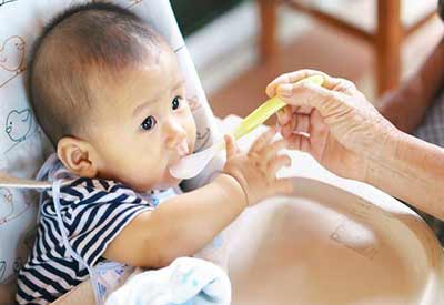 母乳检测仪真的必要细说什么时候给自己宝宝母乳喂养之外添加辅食？